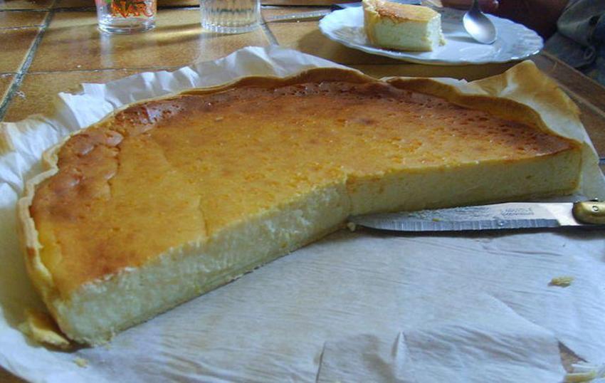 Una tarta flausona, tallada per a poder apreciar el seu interior